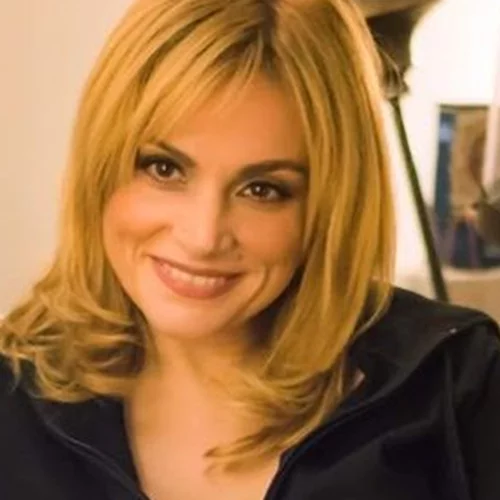 Ελεωνόρα Ζουγανέλη | Ποζάρει με τους γονείς της σε μία γλυκιά, σπάνια και άκρως τρυφερή φωτογραφία