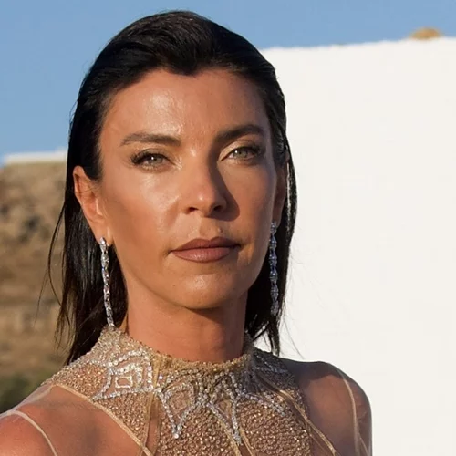 Τρία πανέμορφα πλάσματα | Η Μαρίνα Βερνίκου σε μία σπάνια εμφάνιση με τα παιδιά της