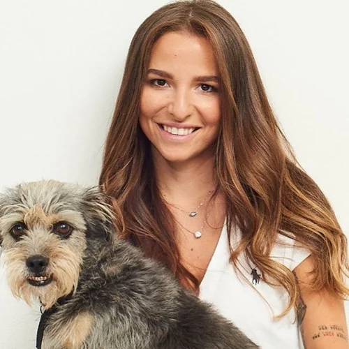 Η Εριέττα Κούρκουλου Λάτση με κατάξανθα μαλλιά σε ηλικία 15 ετών | Οι σπάνιες φωτογραφίες από την εφηβεία της και η απίστευτη ομοιότητα με τη μητέρα της, Μαριάννα Λάτση