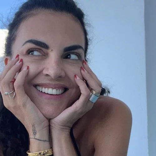 Η Μαρία Σολωμού δείχνει τις ραγάδες και την κυτταρίτιδά της σε μία φωτογραφία χωρίς φίλτρα και ρετούς