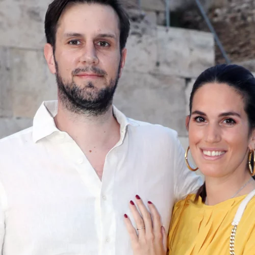 Η Αναστασία Καίσαρη και ο Thomas Persy μόλις βάπτισαν την κόρη τους | Ο υπέροχα διαμορφωμένος χώρος και το όνομα που επέλεξαν