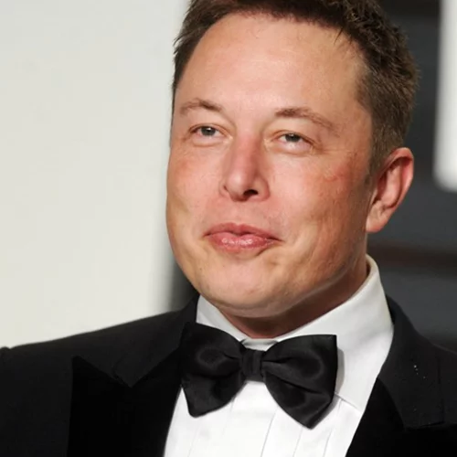 Στη Σαντορίνη η μητέρα του Elon Musk υπό δρακόντεια μέτρα ασφαλείας - Διεθνούς φήμης μοντέλο και διδάκτωρ διαιτολογίας