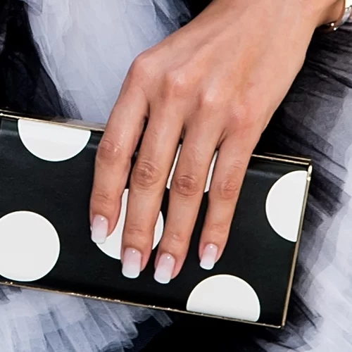 Τα 10 ωραιότερα γαλλικά μανικιούρ των φετινών γιορτών