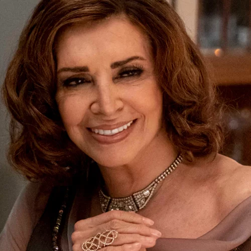 Μιμή Ντενίση | Η λαμπερή εμφάνιση με χρυσές γόβες στην Αθηναϊκή Ριβιέρα