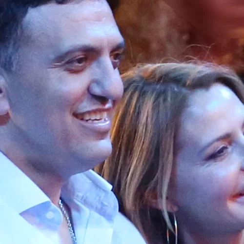 Βασίλης Κικίλιας | Κρατάει στην αγκαλιά του την Τζένη Μπαλατσινού και της εύχεται με τον πιο γλυκό τρόπο για τα γενέθλιά της