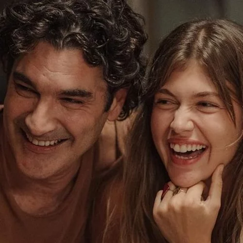 Κλέλια Ανδριολάτου | Σε "meeting" με τον Χριστόφορο Παπακαλιάτη τρώγοντας βάφλα με παγωτό