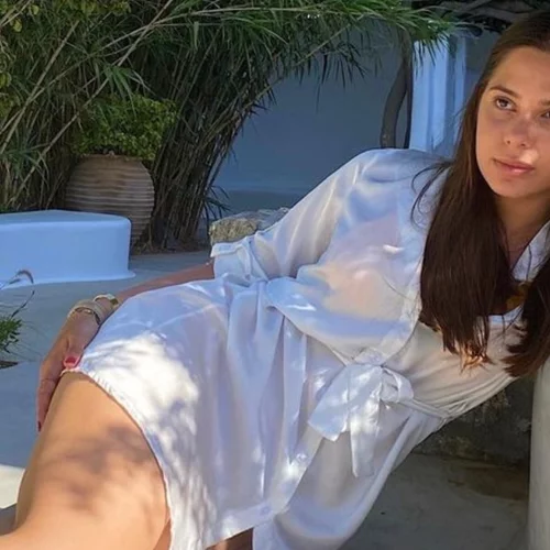 Αλεξάνδρα Κωστοπούλου | Η σπάνια φωτογραφία με τον 16χρονο αδερφό της, Μάξιμο Κωστόπουλο, από τα παιδικά τους χρόνια