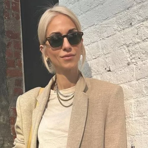 Η Σοφία Καρβέλα έβαψε τα μαλλιά της και δείχνει πιο νέα από ποτέ