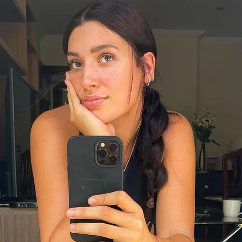 Ψηλή, γυμνασμένη και άκρως εντυπωσιακή | Η 26χρονη Mαριέλλα Φασούλα ποζάρει με μπικίνι και μας αφήνει με το στόμα ανοιχτό