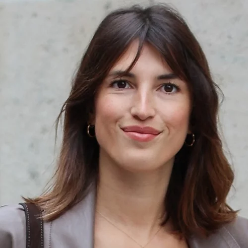 Τρέχεις και δεν φτάνεις; 3 chic κουρέματα που δεν απαιτούν styling