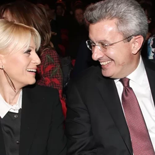 Νίκος Χατζηνικολάου - Κρίστη Τσολακάκη | Η σπάνια εμφάνιση με τα τρία τους παιδιά