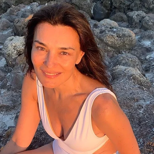 Όμορφη, εντυπωσιακή και γυμνασμένη | Η Μαρία Ναυπλιώτου φωτογραφίζεται με μπικίνι και εντυπωσιάζει με το απίστευτα γραμμωμένο σώμα της