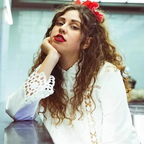 Νεφέλη Μεγκ | "Όσο πιο κακό είναι το σχόλιο, τόσο πιο πολύ γελάω"