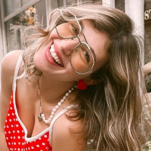 Η Κλέλια Ανδριολάτου υιοθέτησε το κομψό μανικιούρ που θα είναι πάντα στη μόδα