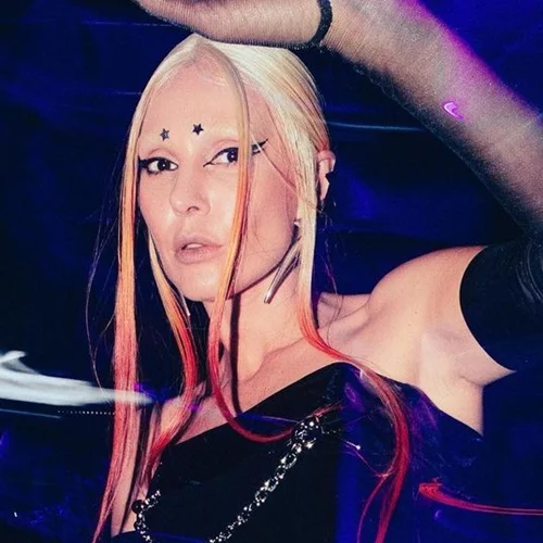 Τάμτα | "Βγήκα από το παράθυρο και κοίταζα πάνω μήπως με δουν εξωγήινοι και με πάρουν"