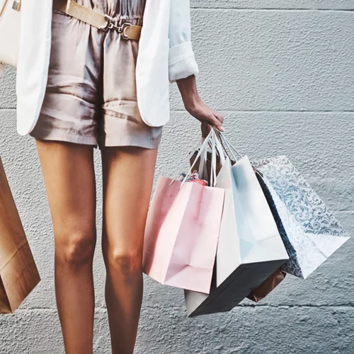 Θερινές εκπτώσεις | Πιθανόν κλειστά τα καταστήματα την προσεχή Κυριακή λόγω καύσωνα