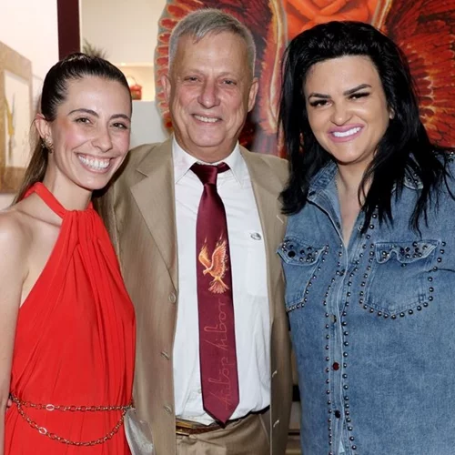 Φόρεσε το τζιν πουκάμισο σαν φόρεμα | Το ανατρεπτικό λουκ της Δήμητρας Κατσαφάδου