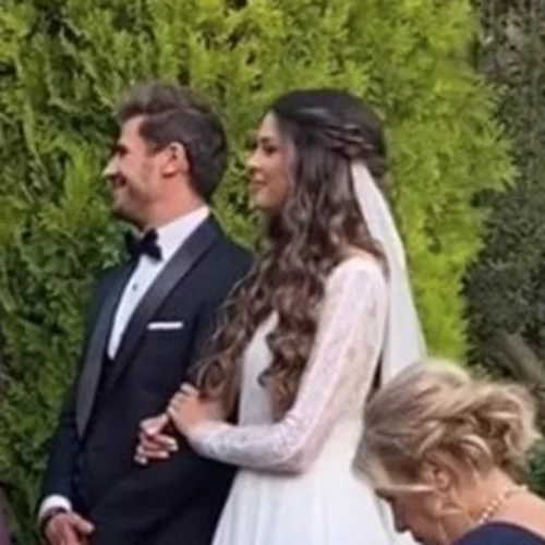 Γάμος Άκη Πετρετζίκη | Το νεραϊδένιο νυφικό, το μενού της δεξίωσης και το ξέφρενο πάρτι