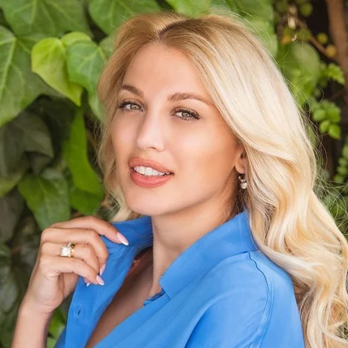 Κωνσταντίνα Σπυροπούλου | Κάνει βόλτα με τον 6 μηνών γιο της και τρώει παγωτό στην πιο γλυκιά φωτογραφία