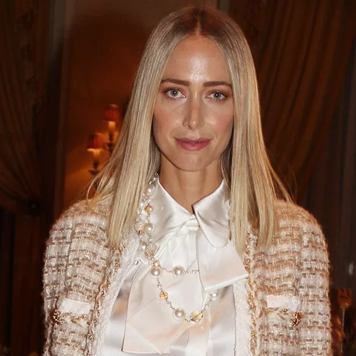 Μην αγοράσεις ανοιξιάτικο πανωφόρι πριν δεις την καπαρντίνα της Κατερίνας Ευαγγελινού