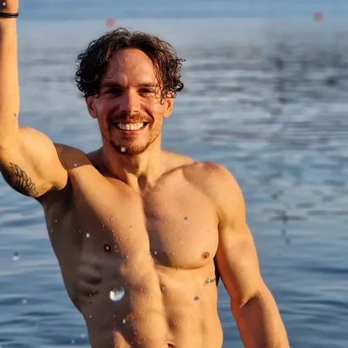 Ο Λευτέρης Πετρούνιας κάνει SUP μαζί με την κόρη του, Σοφία, στην πιο γλυκιά φωτογραφία που θα δεις σήμερα