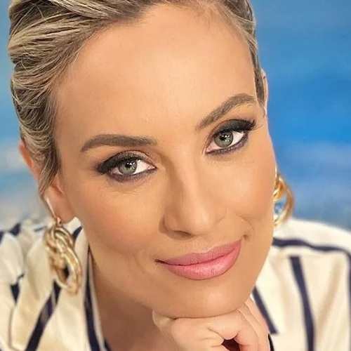 Ελεονώρα Μελέτη | "Όταν οι γυναίκες δε μπορούν να κοινωνήσουν γιατί έχουν περίοδο, σε κάνει να νιώθεις παρείσακτη"