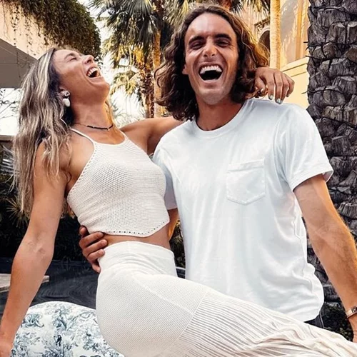 Ο Στέφανος Τσιτσιπάς και η Paula Badosa κάνουν διακοπές στην Ελλάδα και είναι πιο ερωτευμένοι από ποτέ