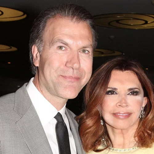 Η πιο glamorous νύφη | Τα δύο νυφικά που φόρεσε η Μιμή Ντενίση στο γάμο της με τον Σωτήρη Πολύζο