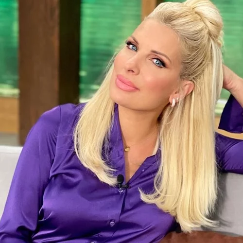 Η Ελένη Μενεγάκη σε μία σπάνια φωτογραφία με την Αλίκη Βουγιουκλάκη και τον Δημήτρη Παπαμιχαήλ, 28 χρόνια πριν