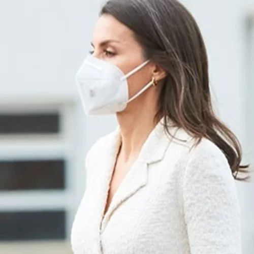 Βασίλισσα Letizia | Σου δείχνει τον πιο chic τρόπο να φορέσεις το λευκό φόρεμα