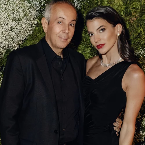 9 χρόνια πριν | Η Δήμητρα Κούστα με τζιν σορτς στο πλευρό του Γιάννη Κούστα