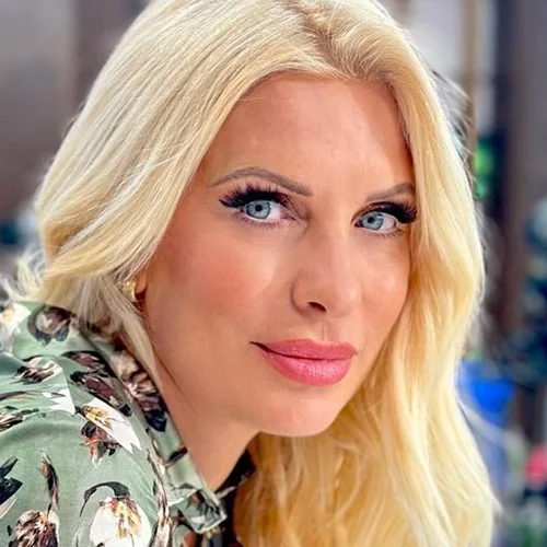 Λάουρα Λάτσιου | Η αντίδραση της κόρης της Ελένης Μενεγάκη όταν είδε να κυκλοφορούν φωτογραφίες της με καλυμμένο πρόσωπο