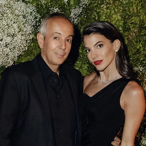 Η Δήμητρα Μέρμηγκα Κούστα με μαύρο mini φόρεμα δια χειρός Celia Kritharioti, σε μία λαμπερή εμφάνιση στο κέντρο της Αθήνας