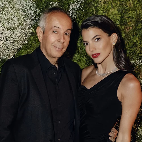 Η Δήμητρα Μέρμηγκα Κούστα έγκυος | Στη Μύκονο, με φουσκωμένη κοιλίτσα και floral φόρεμα, 5 χρόνια πριν