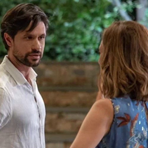 Celebrity News | Η φωτογραφία από τα γυρίσματα του "Σασμού", η "καυτή" Ιωάννα Μαλέσκου και ο γυμνός Αντίνοος Αλμπάνης