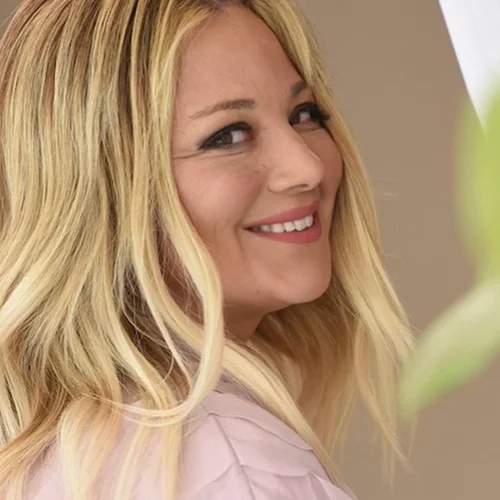 Shoe lover alert | Το καμαρίνι της Νάνσυς Ζαμπέτογλου είναι γεμάτο με ψηλοτάκουνα παπούτσια