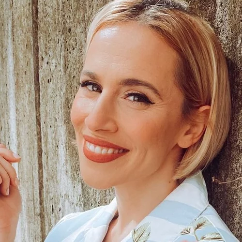 Η Νάντια Μπουλέ έγινε 39 ετών | Η πολύχρωμη ανθοδέσμη με τα τριαντάφυλλα και η γλυκιά ανάρτησή της στο Instagram