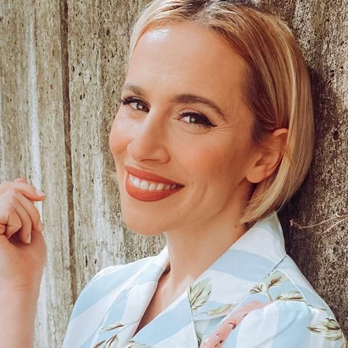 Η Νάντια Μπουλέ φωτογραφίζει την κόρη της, Σεμέλη, μαζί με τη γάτα της στην πιο χαριτωμένη φωτογραφία που θα δεις σήμερα