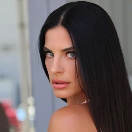 Αγνώριστη η Χριστίνα Μπόμπα | Το ανατρεπτικό νέο ξανθό hair look της