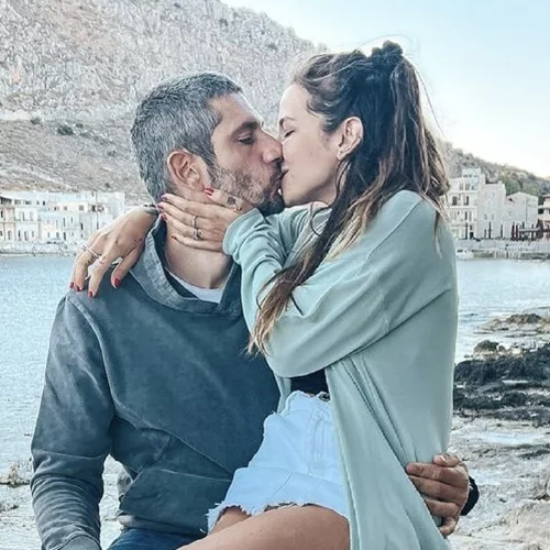 Η στιγμή που η Εριέττα Κούρκουλου Λάτση ντύνεται νύφη | Η αδημοσίευτη φωτογραφία από την ημέρα του γάμου της