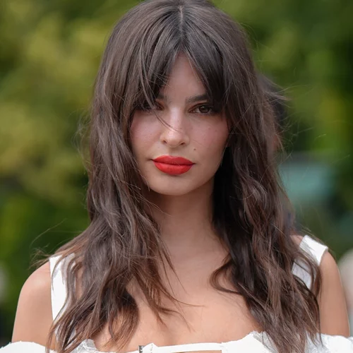 Η Emily Ratajkowski έκανε την πιο πετυχημένη αλλαγή στο χρώμα των μαλλιών της