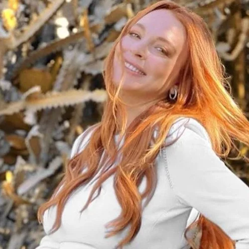 Lindsay Lohan | Ποζάρει με μαγιό λίγο πριν γίνει για πρώτη φορά μητέρα