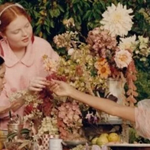 Simone Rocha x HM | Oι Ελληνίδες celebrities φωτογραφίζονται με τα ρούχα της συλλογής