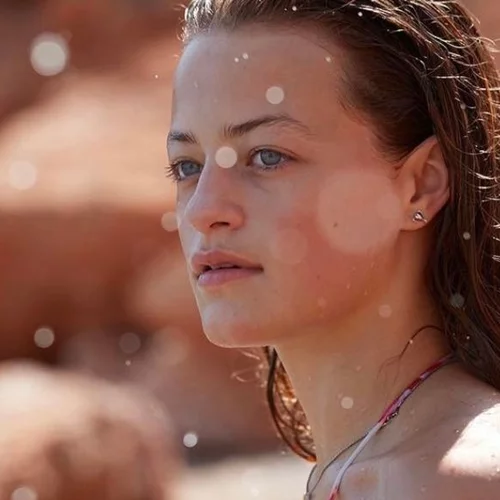 Γαία Μερκούρη | Η δημόσια εμφάνιση με μαγιό και οι απίστευτα γυμνασμένοι κοιλιακοί της