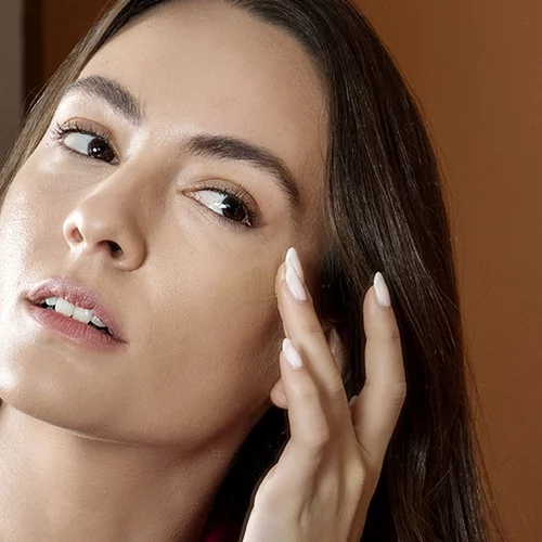 Τα μυστικά των it girls για επιδερμίδα τόσο λεία που μοιάζει με φίλτρο