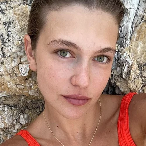 Η Κλέλια Ανδριολάτου πήγε για μπάνιο στη θάλασσα με τη Μαρία Καβογιάννη και δημοσίευσε την πιο "παπακαλιάτικη" φωτογραφία