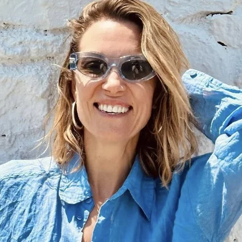 Η Βίκυ Καγιά έγινε 45 ετών και έσβησε τα κεράκια της τούρτας της έχοντας δίπλα της τα πανέμορφα και κατάξανθα παιδιά της