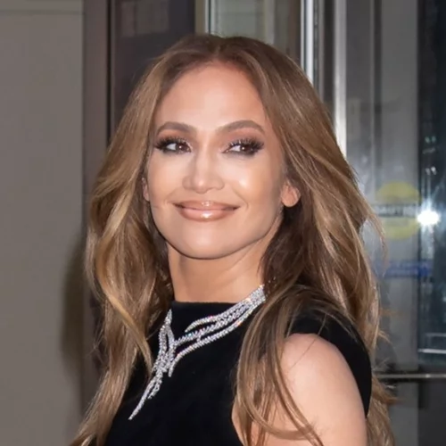 Jennifer Lopez | Αποκάλυψε το (εύκολο) μυστικό της για νεανική λάμψη στο πρόσωπο