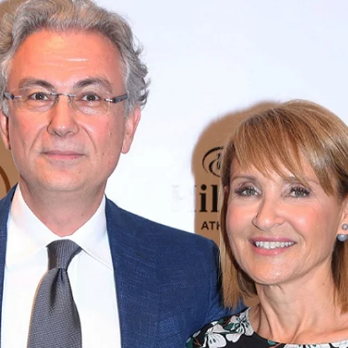 "Είχαμε βάλει στη διάρκεια μιας νύχτας 7 φορές λάθος την πάνα και ο Θοδωρής καθότανε και σιδέρωνε το φορμάκι" | Η Μάρα Ζαχαρέα μιλά για τον Θοδωρή Ρουσόπουλο