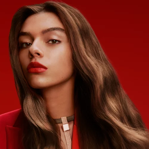 Αυτό είναι το πιο καινοτόμο hair spray επανόρθωσης για υγιή, υπέροχα μαλλιά στο λεπτό